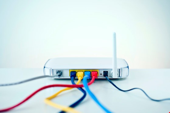 Nếu để router gần các bức tường gạch dày sẽ khiến tín hiệu Wi-Fi bị ảnh hưởng.