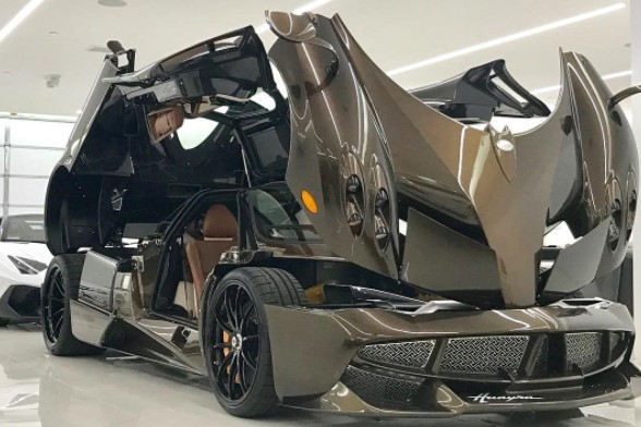 Manny Khoshbin đang sở hữu hàng chục chiếc siêu xe đắt nhất thế giới. Ảnh: Instagram.