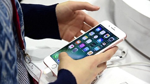 Vẫn sẽ có iPhone 7S và iPhone7S Plus vào năm sau với một ít thay đổi so với bản hiện tại- (ẢNH: AFP).