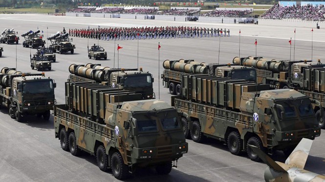Hàn Quốc đã sẵn sàng tên lửa để đáp trả Triều Tiên. Trong ảnh là tên lửa hành trình Hyunmoo-2 và Hyunmoo-3 của Hàn Quốc trong một cuộc duyệt binh - Ảnh: Reuters