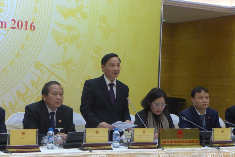 Phó Chủ nhiệm Văn phòng Chính phủ, Nguyễn Khắc Định, lần đầu tiên sắm vai người điều hành họp báo Chính phủ.