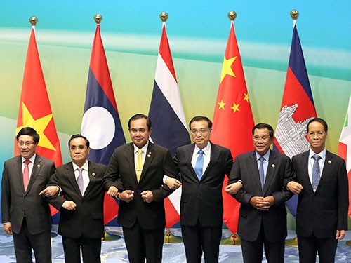 Lãnh đạo 6 quốc gia tham dự Hội nghị thượng đỉnh Hợp tác Mekong – Lan Thương Ảnh: REUTERS