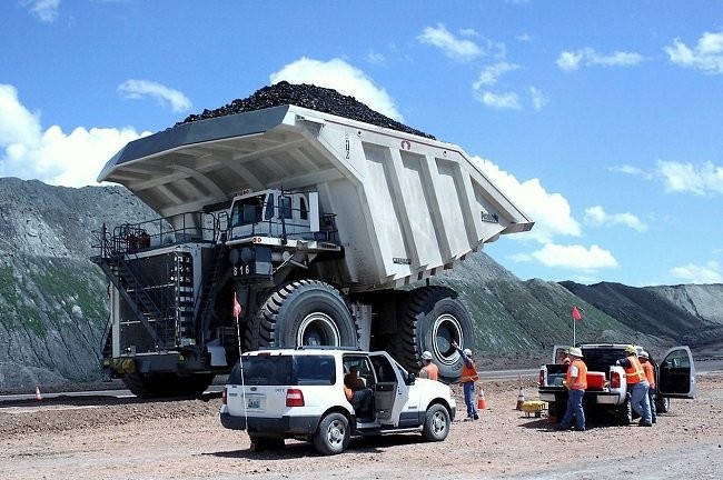 Xe tải hạng nặng ở một mỏ than ở Douglas, bang Wyoming (Mỹ). Ảnh: AP