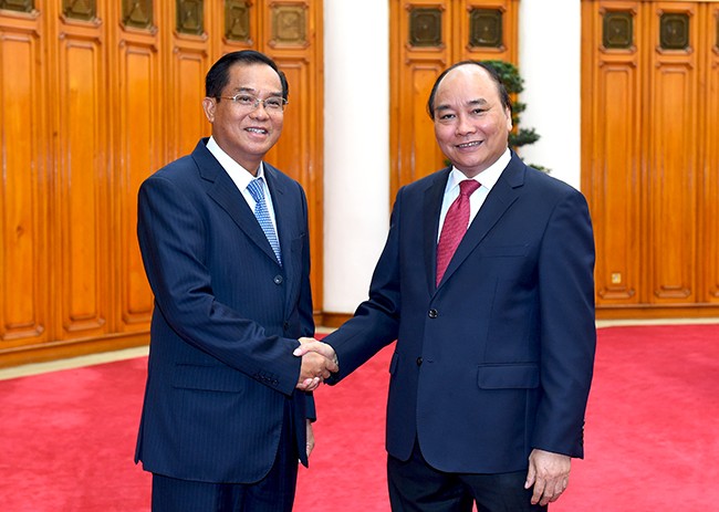 Thủ tướng Nguyễn Xuân Phúc tiếp Bộ trưởng Bộ Kế hoạch và Đầu tư Lào Xuphan Keomixay.