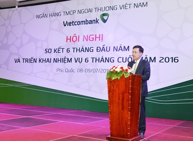 Ông Phạm Quang Dũng - Tổng giám đốc Vietcombank báo cáo kết quả kinh doanh 6 tháng đầu năm và kế hoạch triển khai 6 tháng cuối năm 2016.