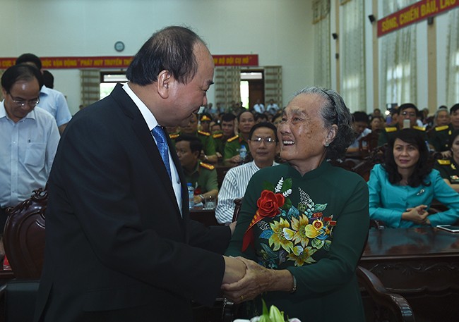 Thủ tướng Nguyễn Xuân Phúc: "Chúng ta chưa thể yên lòng khi cuộc sống của một số gia đình người có công với nước còn nhiều khó khăn".