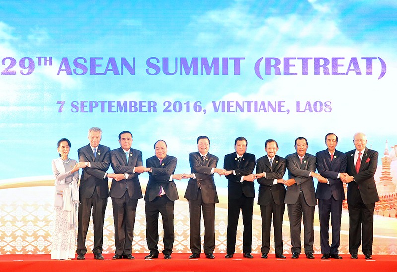 Thủ tướng Nguyễn Xuân Phúc tham dự Hội nghị cấp cao ASEAN.