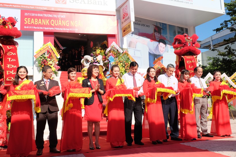 Kỷ niệm 5 năm thành lập, SeABank chi nhánh Quảng Ngãi khai trương trụ sở mới.