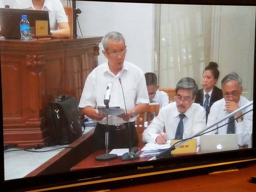 Luật sư Đào Hữu Đăng đang biện hộ cho Hà Văn Thắm. (Ảnh chụp màn hình: X.T)