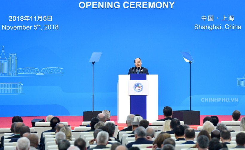 Thủ tướng Nguyễn Xuân Phúc phát biểu tại lễ khai mạc Hội chợ CIIE 2018 - Ảnh: VGP/Quang Hiếu