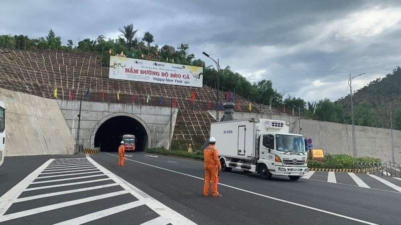 Hầm đường bộ Đèo Cả nối hai tỉnh Phú Yên và Khánh Hòa (Nguồn: Internet)