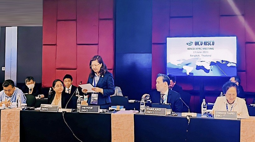 Chủ tịch UBCKNN Vũ Thị Chân Phương phát biểu tại cuộc họp APRC