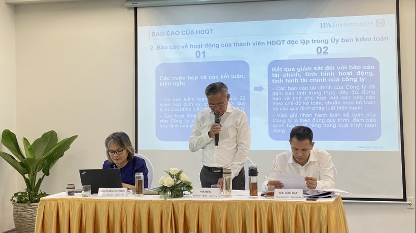 Đoàn Chủ tịch điều hành AGM 2023 của IPA. Lần lượt từ trái qua: Bà Phạm Minh Hương (Thành viên HĐQT), ông Vũ Hiền (Chủ tịch HĐQT) và ông Mai Hữu Đạt (Tổng giám đốc)