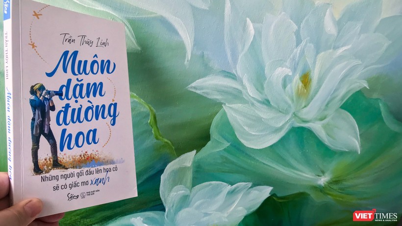 Họa sĩ - tác giả Trần Thùy Linh vừa giới thiệu  "Muôn dặm đường hoa" tới công chúng đọc 
