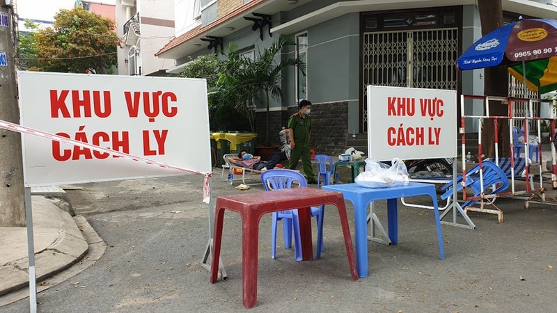Khu vực đang phong tỏa tại phường Hòa Thạnh, quận Tân Phú (Ảnh: Nguyễn Tân) 