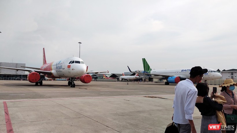 Cảng vụ Hàng không Miền Nam vừa gửi văn bản kiến nghị Cục Hàng không Việt Nam tạm dừng các chuyến bay thương mại (Ảnh: Hòa Bình) 