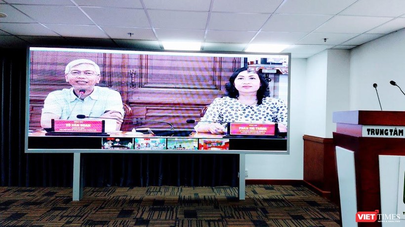 Hai Phó Chủ tịch UBND TP.HCM, ông Võ Văn Hoan và bà Phan Thị Thắng tại cuộc họp trực tuyến chiều 28/1 (Ảnh: Hoà Bình) 