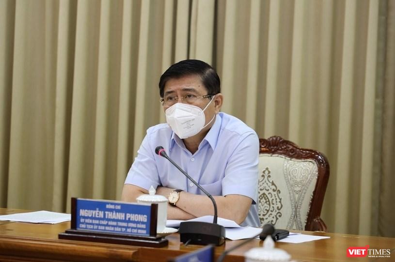 Chủ tịch UBND TP.HCM Nguyễn Thành Phong đã ban hành Chỉ thị khẩn số 10 yêu cầu siết chặt giãn cách xã hội (Ảnh: TTBC) 