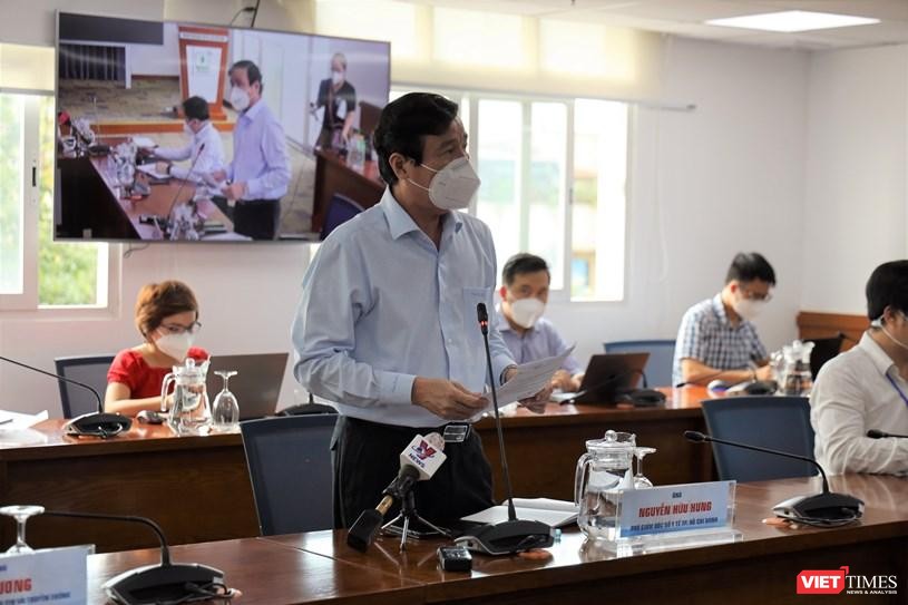 Bác sĩ Nguyễn Hữu Hưng - Phó Giám đốc Sở Y tế TP.HCM thông tin về số ca bệnh COVID-19 tại TP.HCM. Ảnh: Khang Minh