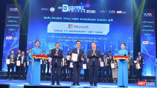 Microsoft Việt Nam vinh dự nhận giải thưởng Chuyển đổi số Việt Nam năm 2021