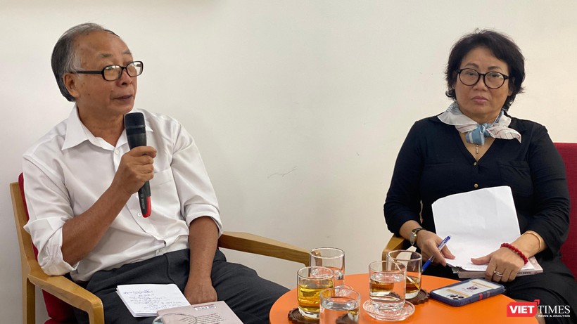 Nhà báo Đỗ Đình Tấn và nhà báo Phạm Thục tại chương trình giao lưu ở Trung tâm Báo chí TP.HCM 