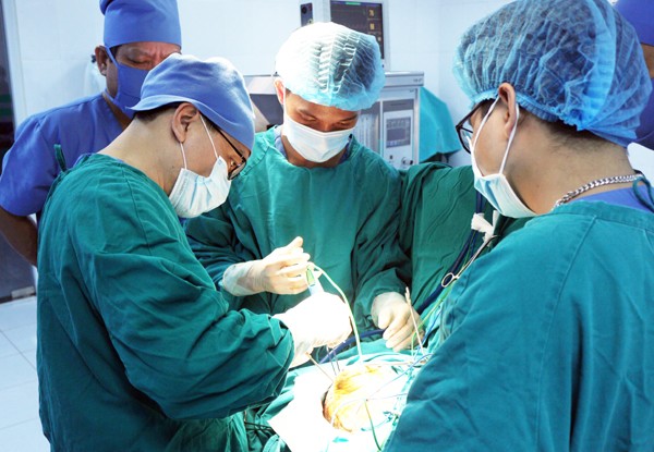 Một ca phẫu thuật tại Bệnh viện Hữu nghị Việt Đức (Ảnh: Bệnh viện Hữu nghị Việt Đức)