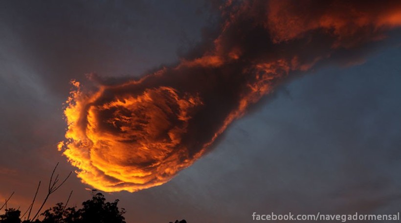 Đám mây hình "bàn tay của Chúa" xuất hiện trên đảo Madeira ở Bồ Đào Nha.
