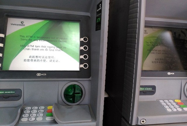 2 máy ATM hỏng tại chi nhánh Vietcombank 211 Trung Kính\