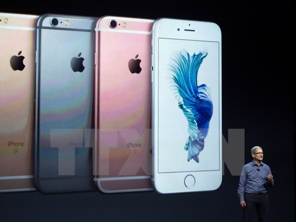 Giám đốc điều hành của Apple Tim Cook giới thiệu iPhone 6S và iPhone 6S Plus tại sự kiện ngày 9/9/2015.