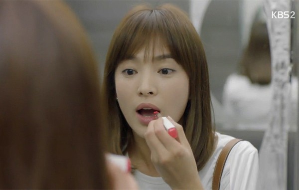 Fan tinh ý phát hiện ra thỏi son nàng bác sĩ Song Hye Kyo sử dụng trong phim thuộc thương hiệu Laneige.