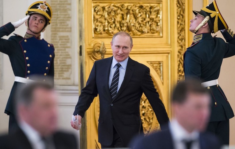 Tổng thống Vladimir Putin trước phiên họp Ban tổ chức "Chiến thắng" của Nga trong điện Kremlin