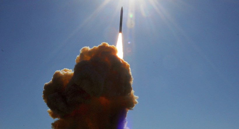 Báo Mỹ: Nga, Mỹ và Trung Quốc bắt đầu chạy đua vũ khí hạt nhân  