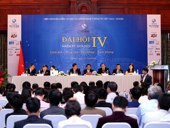 Toàn cảnh phiên họp chính thức Đại hội lần thứ IV nhiệm kỳ 2016 - 2020 của Hiệp hội Phần  mềm và Dịch vụ CNTT Việt Nam diễn ra ngày 24/4/2016. (Ảnh VINASA cung cấp)