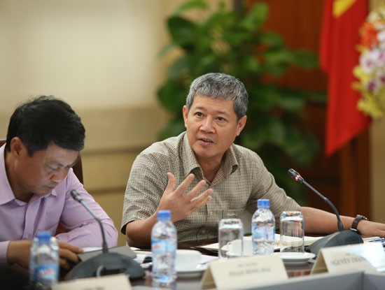 Thứ trưởng Bộ TT&TT Nguyễn Thành Hưng cho rằng, Bộ TT&TT cần có sự đi trước, xem xét tìm hiểu để sau này các bộ, ngành ứng dụng IoT thuận lợi về môi trường pháp lý. (Ảnh: Thái Anh)