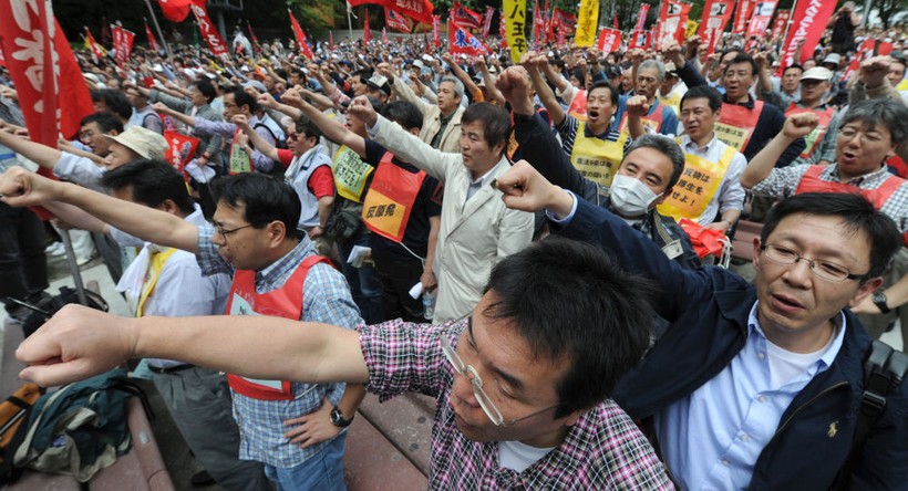 Nhật: Hàng chục ngàn người biểu tình đòi tăng lương