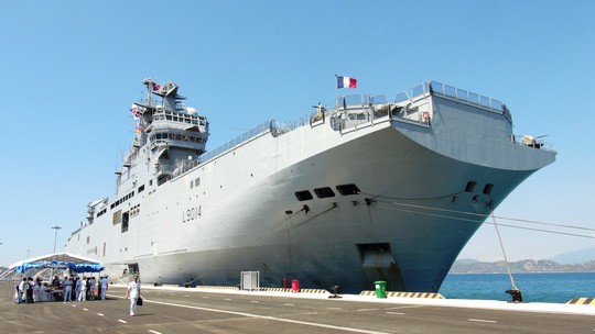 Tàu chỉ huy và đổ bộ đa năng Tonenerres của Hải quân Pháp đã cập Cảng quốc tế Cam Ranh