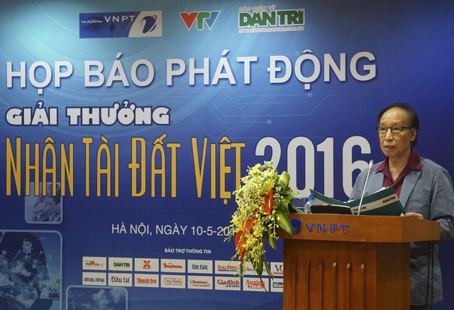 Nhà báo Phạm Huy Hoàn - Trưởng BTC Giải thưởng Nhân tài Đất Việt, Tổng Biên tập báo điện tử Dân trí.