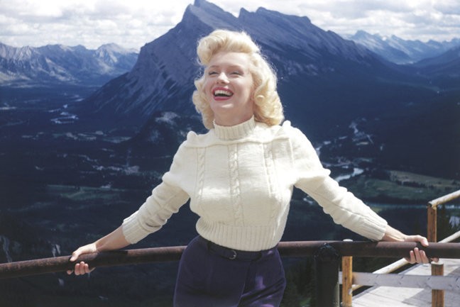Đã 90 năm trôi qua kể từ khi cô bé Norma Jeane Mortenson (Marilyn Monroe) ra đời. Tuy vậy, cho đến nay, cuộc đời, sự nghiệp và con người của Marilyn vẫn là đề tài gây tranh cãi. 