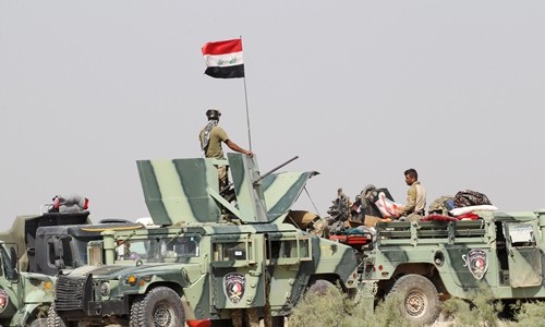 Quân đội Iraq tại ngoại ô Fallujah. Ảnh: Reuters