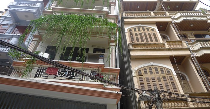  Ngôi nhà số 177 nằm sâu trong ngõ Quan Thổ 1, Ô Chợ Dừa, Hà Nội, có chủ sở hữu là bà Phạm Đỗ Thanh Thủy.