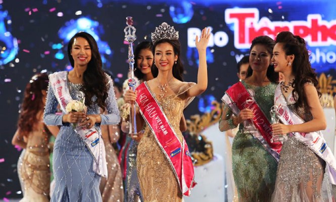 Chủ nhân của vương miện Hoa hậu Việt Nam 2016 là Đỗ Mỹ Linh - thí sinh mang số báo danh 145 đến từ ĐH Ngoại thương Hà Nội.
