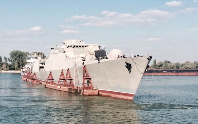 Ảnh tàu Gepard 3.9 thứ 3 của Việt Nam tại thành phố Azov (vùng Rostov), trước khi vào biển Azov, ngày 7.9