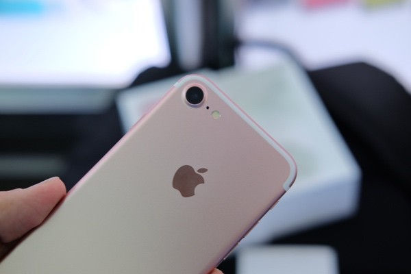 Đây là hình ảnh chiếc iPhone 7 phiên bản thương mại sẽ chính thức được bán ra cho khách hàng vào ngày 16/9