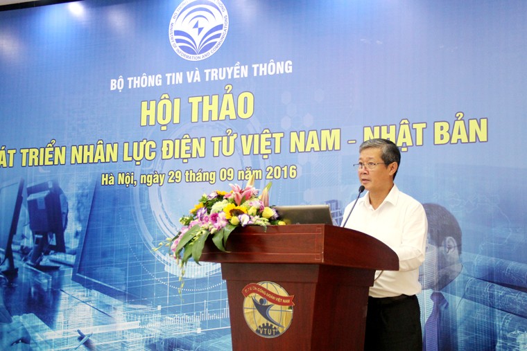 Thứ trưởng Nguyễn Thành Hưng phát biểu khai mạc Hội thảo.