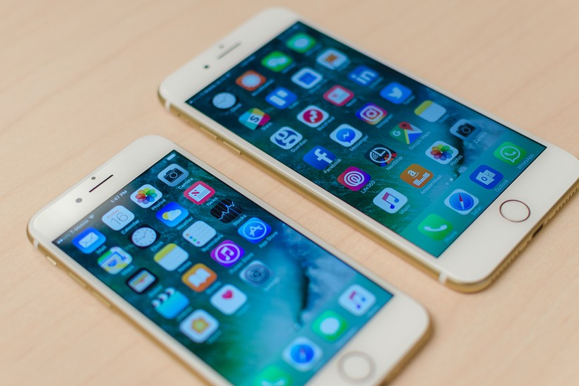 Tại Hoa Kỳ, giá bán lẻ của iPhone 7 là 649 USD, ngang bằng với giá khởi điểm của iPhone 6.