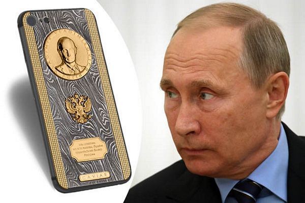 Tổng thống Nga Vladimir Putin được tặng điện thoại iPhone 7 độc đáo