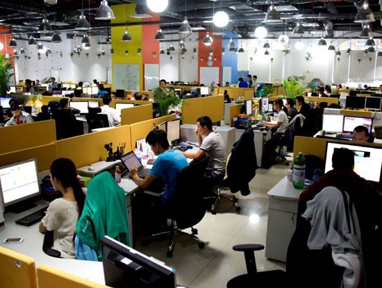 Tổng doanh thu năm 2015 của các doanh nghiệp CNTT trong Top 50 DN CNTT hàng đầu Việt Nam đã đạt gần 28.000 tỷ đồng, chiếm 35,3% doanh thu toàn ngành phần mềm và nội dung số trong nước.