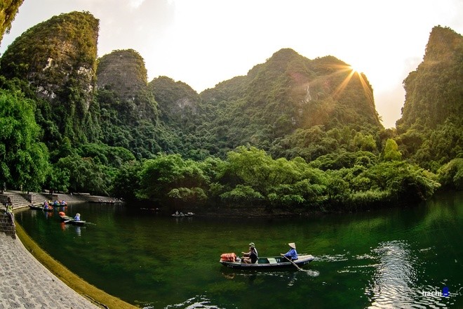 Đoạn teaser mới nhất của bộ phim bom tấn "Kong: Skull Island" vừa công bố đã hé lộ nhiều hình ảnh núi non hùng vĩ của Việt Nam.