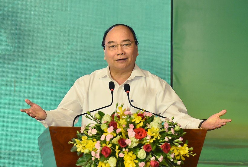Thủ tướng Nguyễn Xuân Phúc đối thoại với các doanh nghiệp.