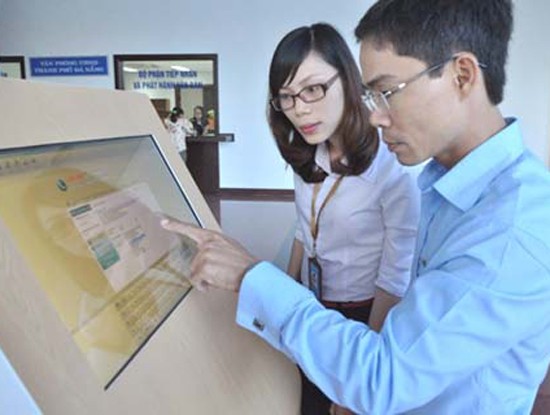 Việt Nam xếp hạng 89 trên thế giới về phát triển Chính phủ điện tử, tăng 10 bậc so với xếp hạng năm 2014 nhưng lại tụt xuống vị trí thứ 6 trong khu vực ASEAN - Ảnh minh hoạ
